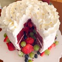 切ったら出てくるシリーズ！！かくれんぼケーキってなあに？？