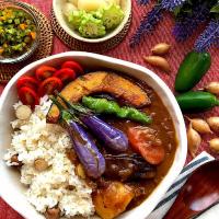 彩り元気！栄養満点！暑さをのりきる夏野菜カレー！夏野菜カレーレシピ27選
