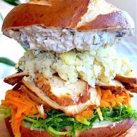 むっちりベーグルに負けないフィリングでベーグルサンドはいかが？