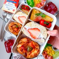 お弁当にイチゴサンド入ってます〜🍓
