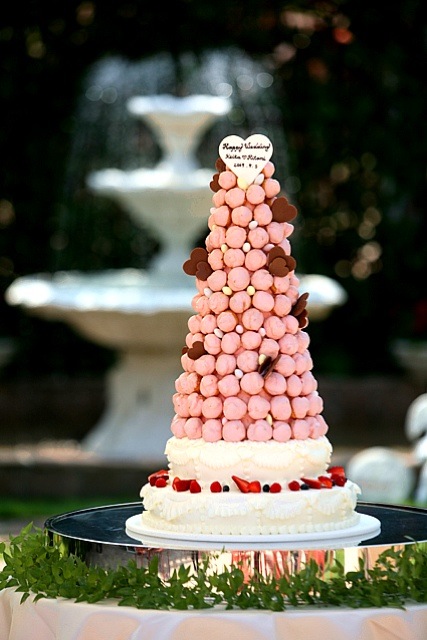 人生最高のケーキに！かわいいウェディングケーキデザイン40選の画像