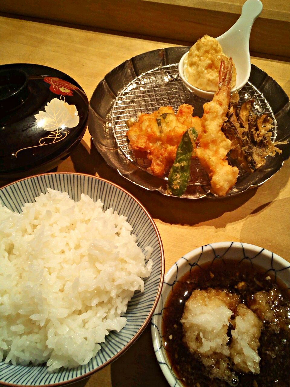 混雑必至！日本橋「天ぷらめし金子半之助」は並んでも食べるべき天ぷら屋さん