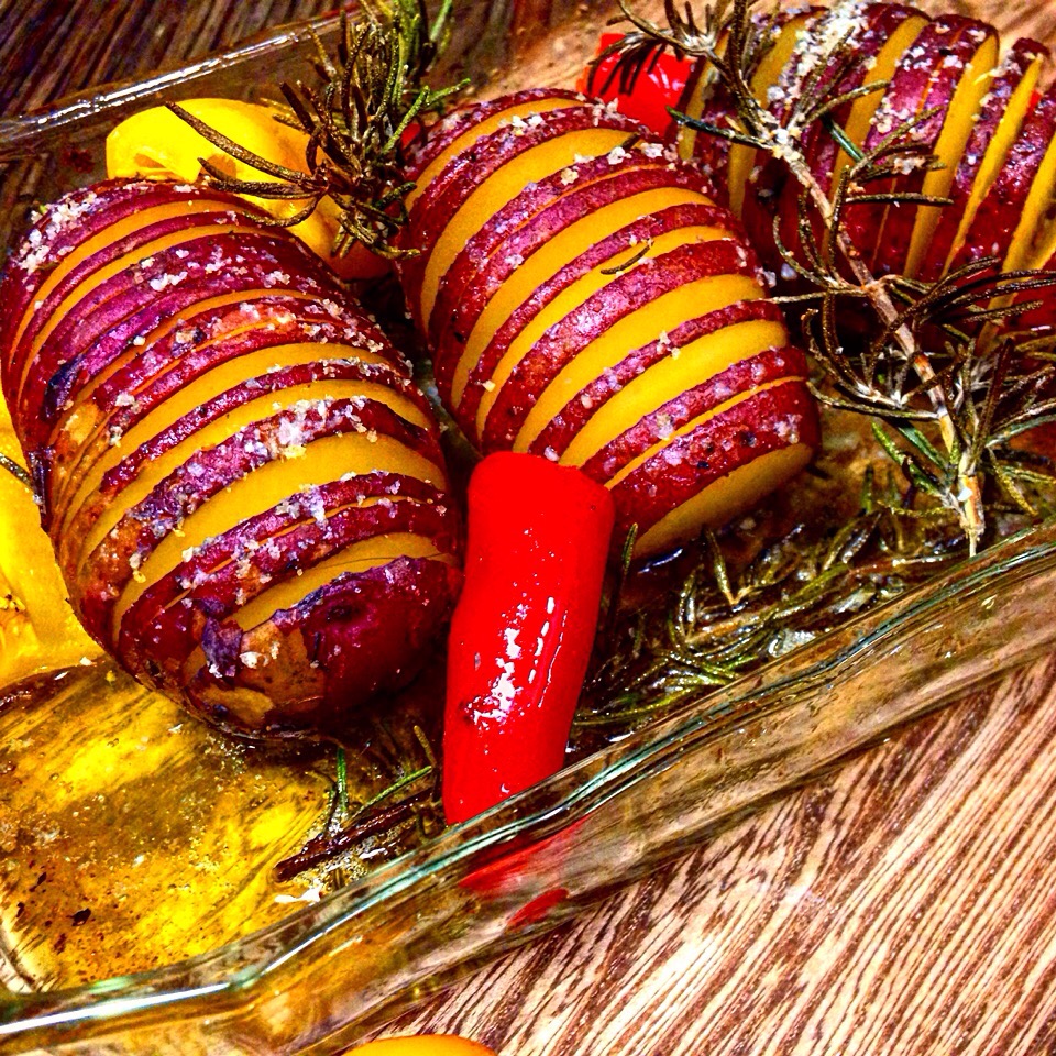 赤いじゃがいもがひそかに人気 品種別の特徴とおすすめ食べ方を紹介 Macaroni