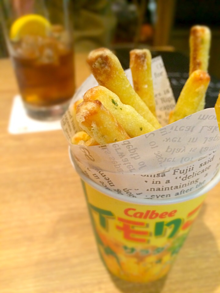 揚げたてじゃがりこ プロント限定の イモりこ がサクサク食感でやみつきに Macaroni