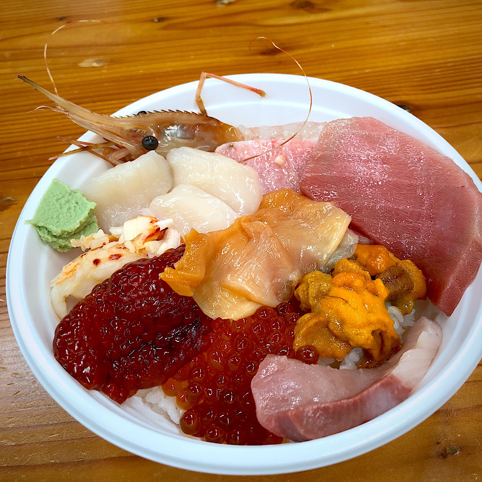 盛りすぎ歓迎！好きなだけ海鮮ネタが盛れる釧路名物「勝手丼」がスゴい！の画像