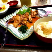 Snapdishの料理写真:ข้าวหน้าไก่ย่าง|Astiapixさん