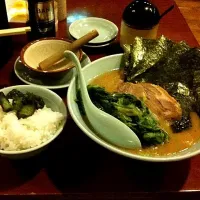 家系ラーメン「ばく」。最近行ってないけど、東中野に住んでる時は週2は行ってたなー。|t_shibuyaさん