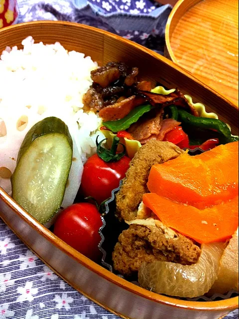 Snapdishの料理写真:今日の#obento：大根と厚揚げの煮物、パプリカとベーコンの炒め物、野菜の酢漬け|asumiyamamotoさん