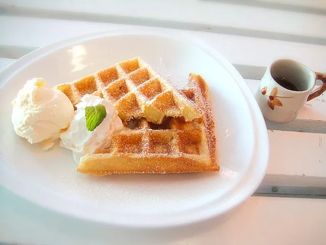 White waffle with homemade syrup|nanink:3さん