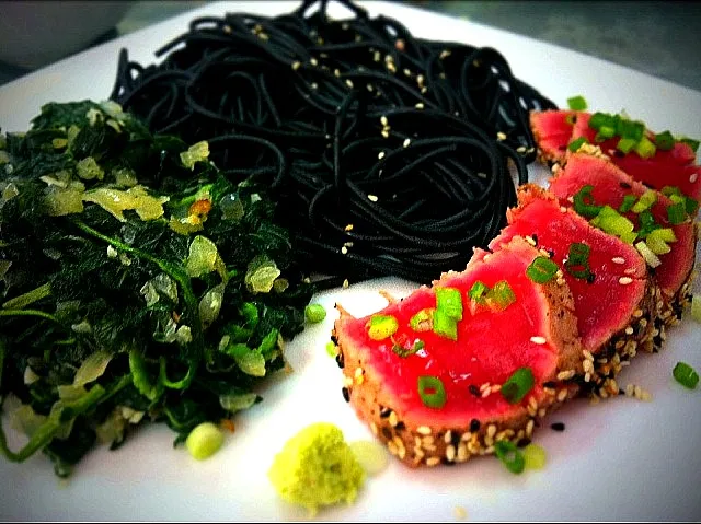 seared tuna with angle hair pasta|nuttyさん