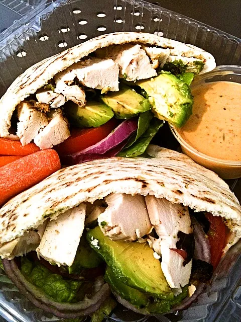 Roasted Chicken Breast & Fresh Veggie Pita with Sweet Vidalia Onion Dressing|Monina Baronganさん