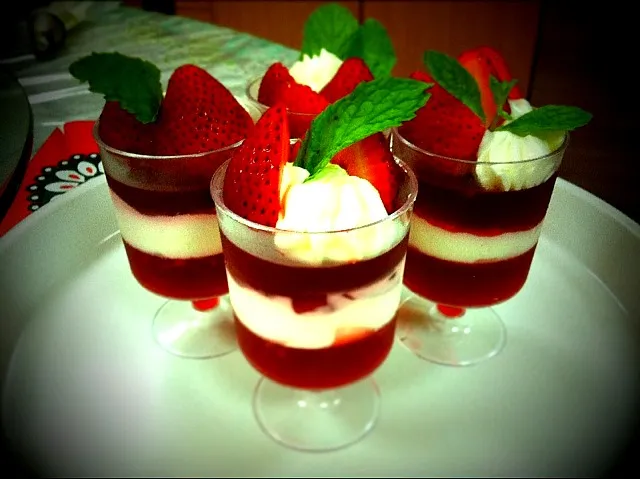 strawberry jelly trifle|nuttyさん