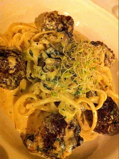 creamy leak and mushroom pasta with meatballs|farhah waheedaさん