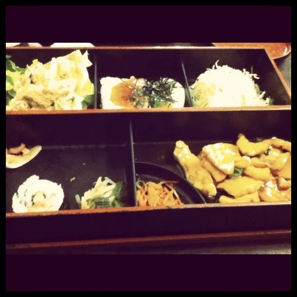 Snapdishの料理写真:teriyaki salmon deluxe box|laurentia rosalinaさん