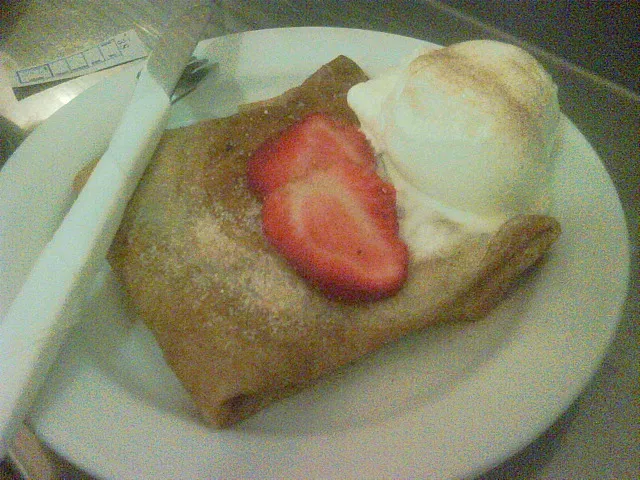 Snapdishの料理写真:strawberry crepes|laurentia rosalinaさん