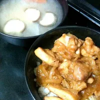 鶏カレー照り焼き丼＆ナス味噌汁|こけしきこさん