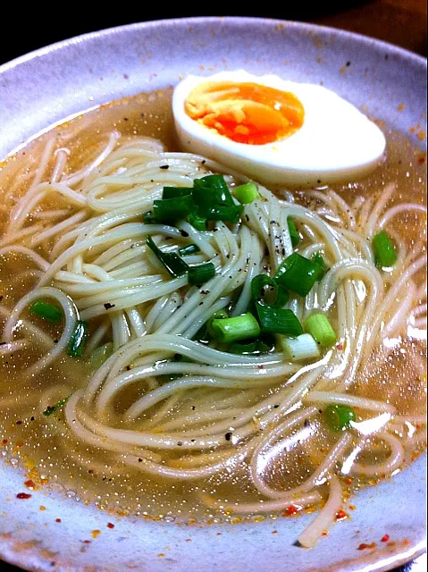 Snapdishの料理写真:鍋のシメの塩ラーメン|Fumiaki Kimuraさん