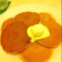 Snapdishの料理写真:butter milk pancake|i'm fatty chubbyさん