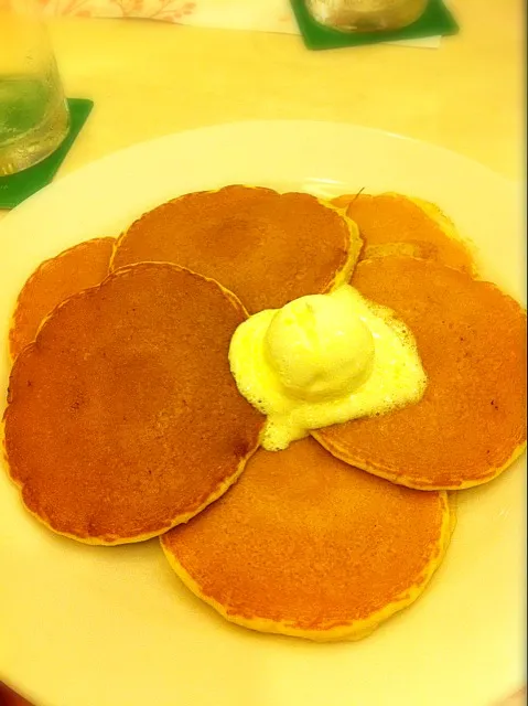 Snapdishの料理写真:butter milk pancake|i'm fatty chubbyさん