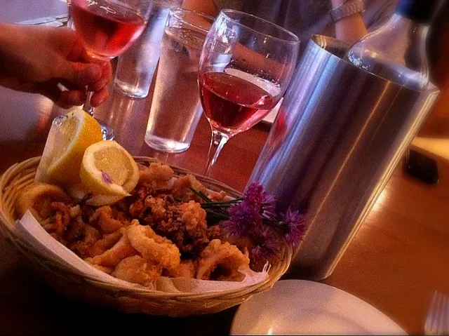 calamari and White Zinfandel rose wine|Alyssa Sittiwongさん