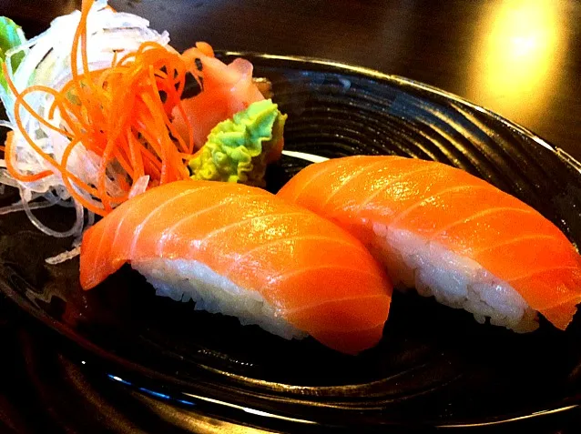 salmon sushi|Joy Nattiraさん