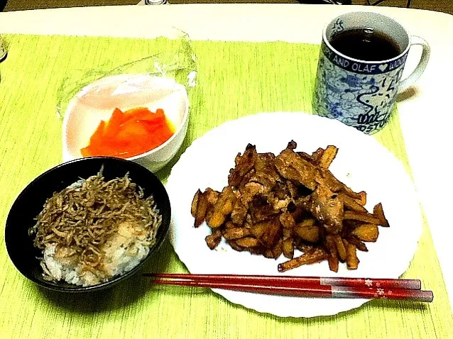 ニンジンのグラッセ／ジャガイモと豚肉の味噌バター炒め／しらすご飯|こずらしさん