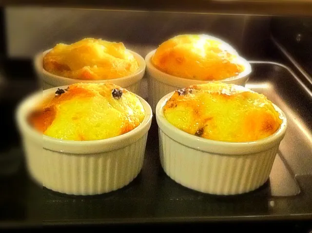 my bf's homemade bread puddings|Karen Tongさん