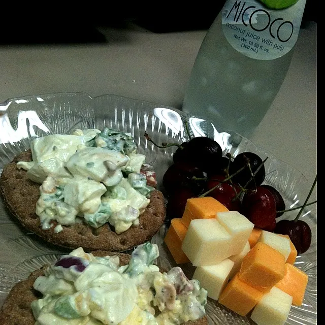 Egg Salad on Rye Crackers, Cherries and Cheese|Monina Baronganさん