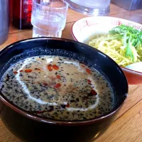 玄武 魚介だしと自家製辣油の黒胡麻つけ担々麺|たくとさん