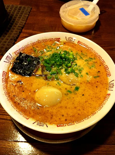 Snapdishの料理写真:醤油豚骨味玉ラーメン|今井沙紀奈さん