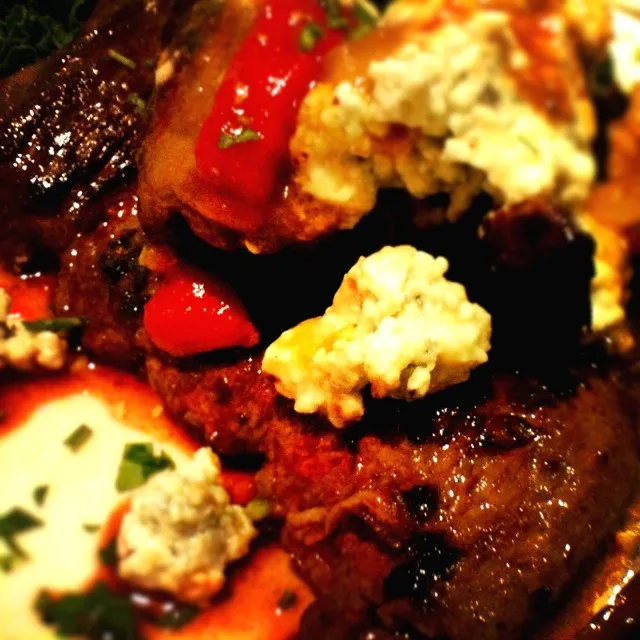 Snapdishの料理写真:Flat Iron Steak with Bleu Cheese & Balsamic sauce|Maricel Balmoresさん