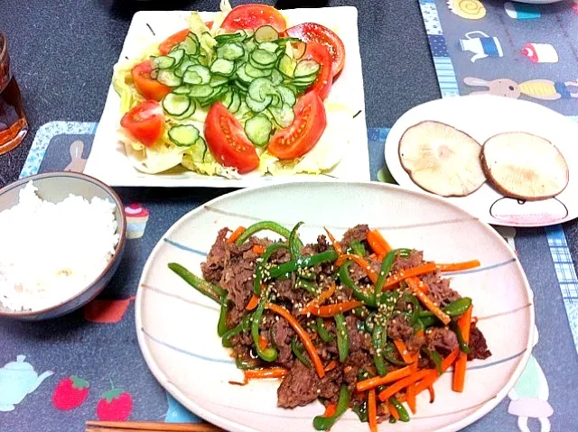 牛肉の炒め物 焼き椎茸 サラダ|oboyumiさん