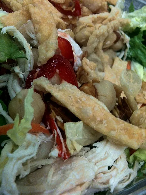 Chicken Salad with Ginger Sesame Dressing on the side|Monina Baronganさん