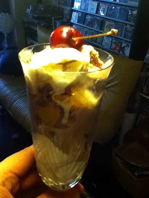 Snapdishの料理写真:making sundaes at home お家でパフェ作り|Funky Chefさん