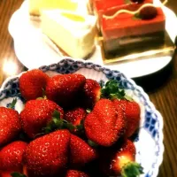 strawberries and cake|rashi guptaさん