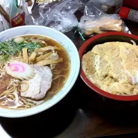 Snapdishの料理写真:ラーメンとカツ丼|いきしあさん