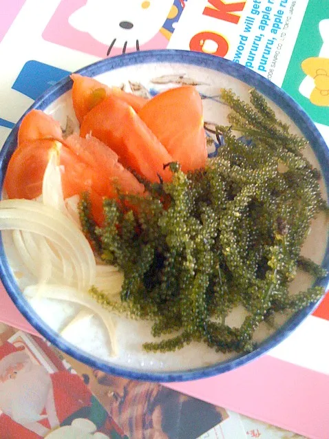 seaweeds onion tomato salad|cathrina kobayashiさん