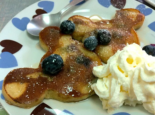 Snapdishの料理写真:buttermilk pancake--its mickey! :)|nuttyさん