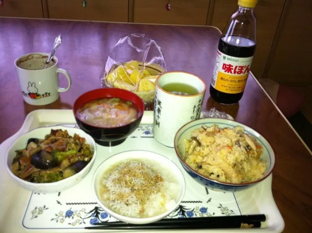 Snapdishの料理写真:かやくご飯、キノコ炒め|negupiさん