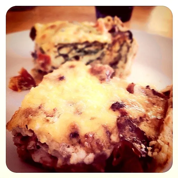 Snapdishの料理写真:bacon sweet onion and goats cheese quiche|Hayley De Vantierさん