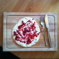 Ziegenkäse Flammkuchen mit Preiselbeeren und Rosmarin|Madlenさん