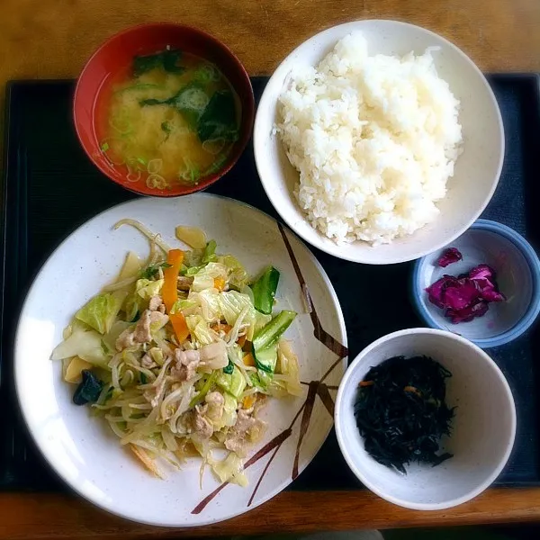 裏ワザだけど、銀座近辺でこの定食が¥530っ‼ 入館証を受付でもらえば誰でも入れるよ^^v|tsukuda_hoppyさん