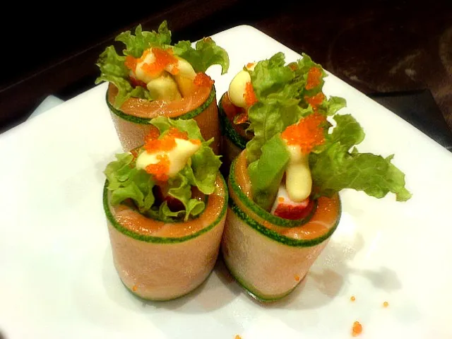 salmon cucumber roll|kinkin xiongさん