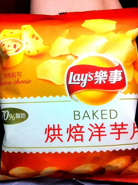 baked bacon cheese chips|Enwei Tsaoさん