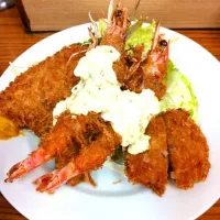 Snapdishの料理写真:車海老・ホタテ・アジフライ定食|Satomiさん