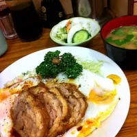 Snapdishの料理写真:チャーシューエッグ定食|Satomiさん