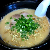 Snapdishの料理写真:とんこつラーメン|ゆうりさん