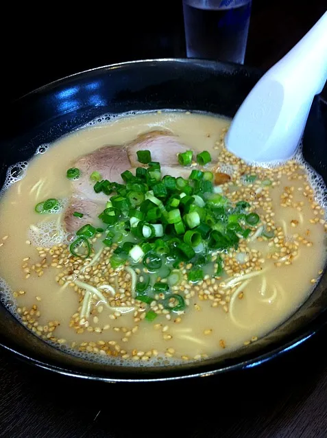 Snapdishの料理写真:とんこつラーメン|ゆうりさん