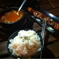 Snapdishの料理写真:rice with kimchi soup and bbq chicken stick|bee lingさん