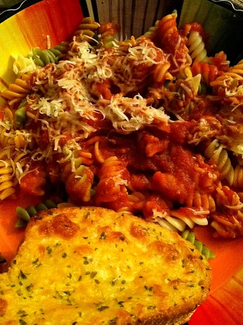 pasta w/marina and garlic bread|micheleさん